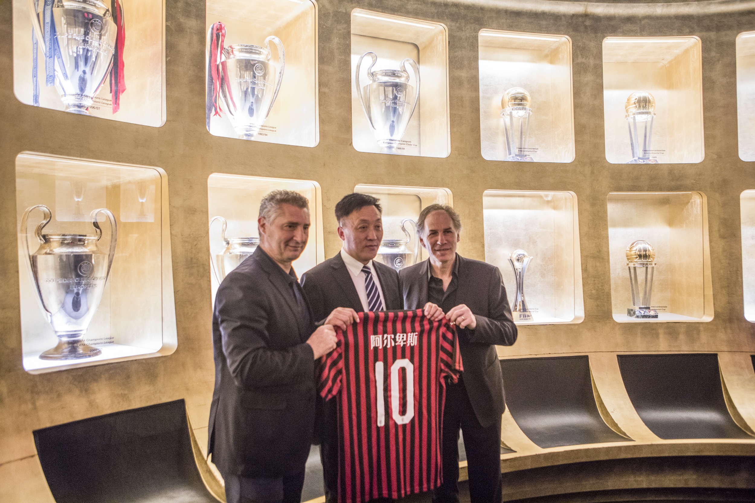 本文从四张 本文从四张